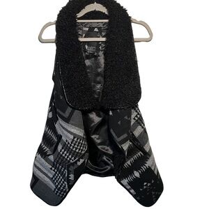 Me Jane Aztec southwest print faux fur vest small